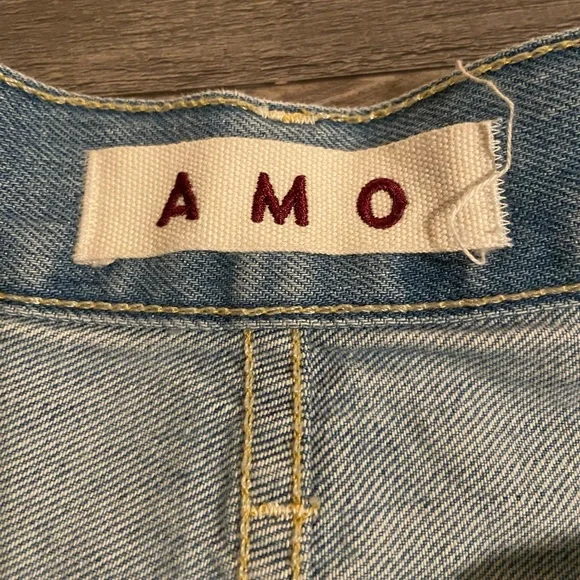 AMO super light wash high-rise wide-leg jeans - Picture 4 of 7